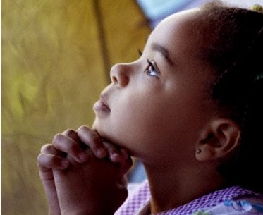 crianca-orando